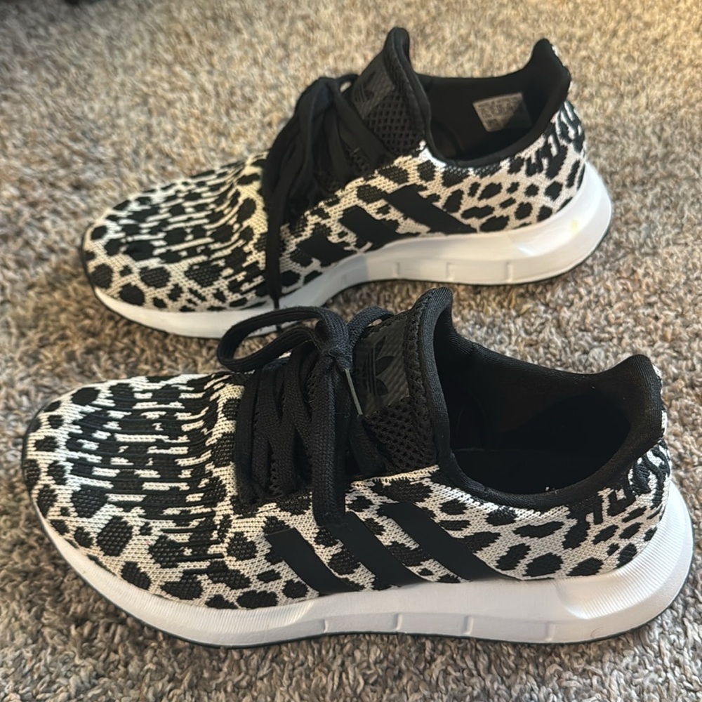 7.5 Woman’s Adidas Black and White Cheetah Leopard Patterned Sneakers - Picture 3 of 12